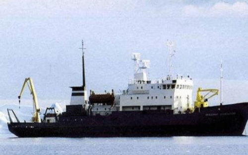 小题大做 俄方科考船穿越海峡,却遭到英方海军跟踪