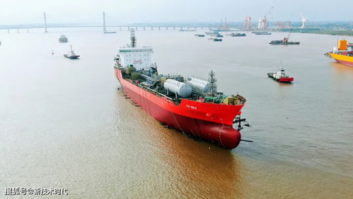 象屿海装首制LNG动力双燃料19900DWT不锈钢化学品船下水